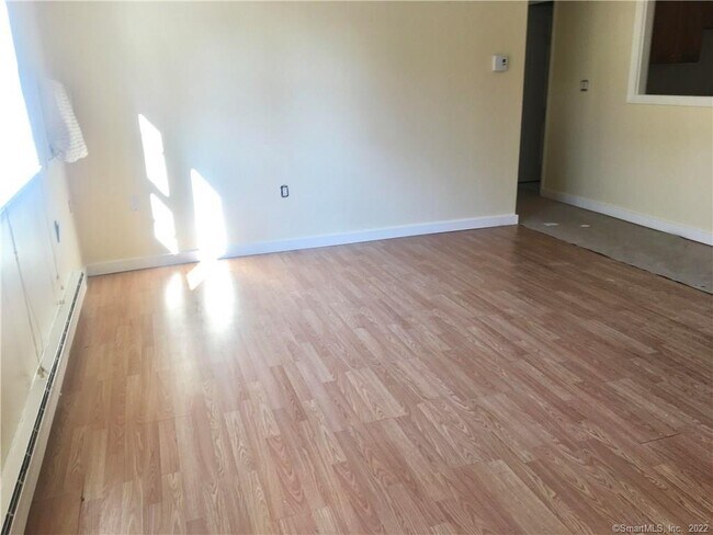 Foto del edificio - 113 Niles Hill Rd