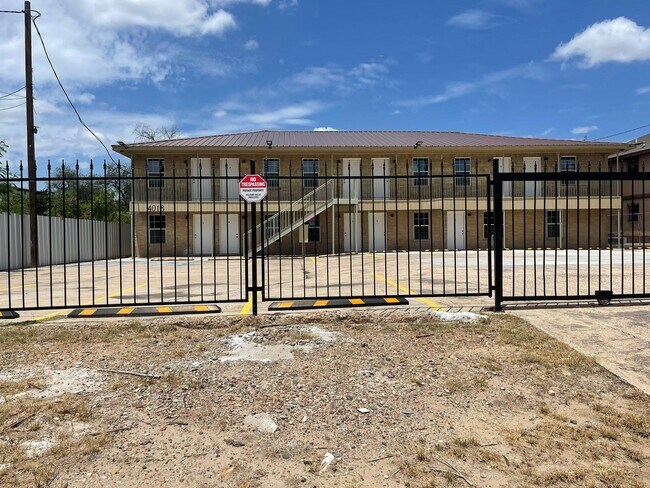 Foto del edificio - 4018 San Agustin Ave