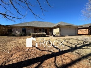 Building Photo - 9009 Rolling Green Ave