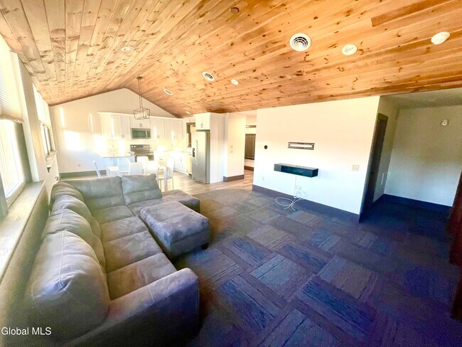 Building Photo - 34 William St