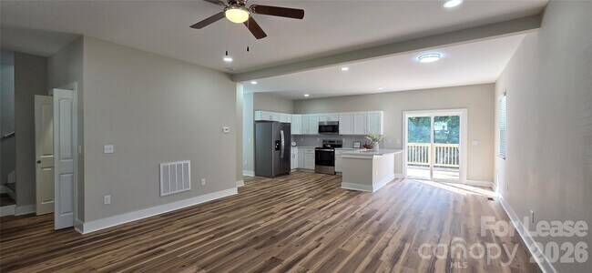 Building Photo - 2728 Crawford Ave