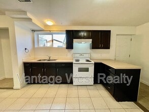 Building Photo - 630-B Belgo Rd