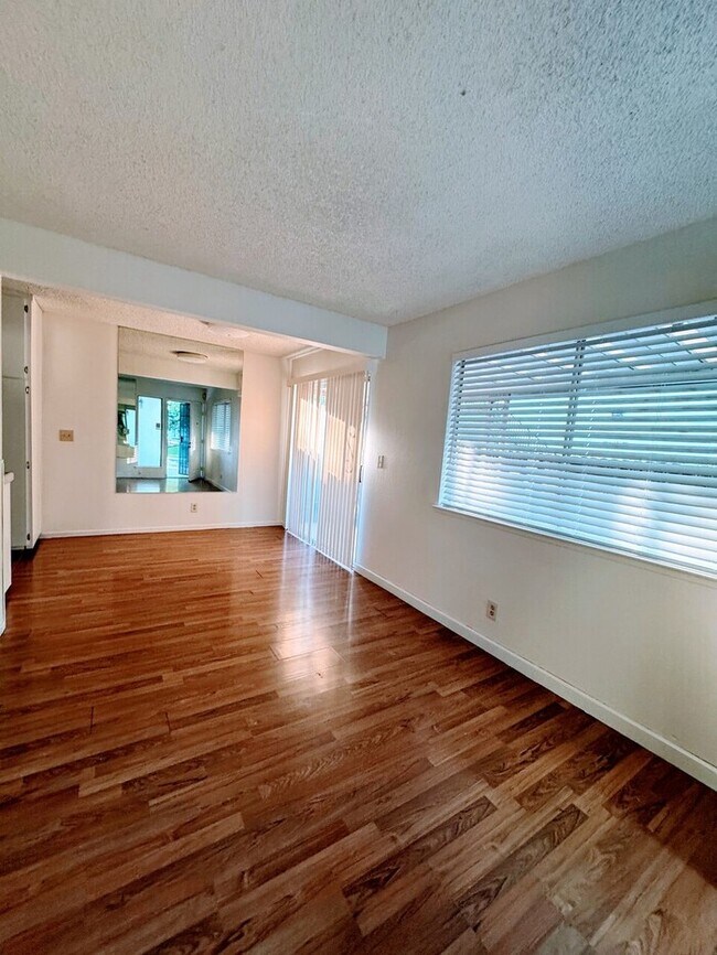 Foto del edificio - Charming & Modern 2-Story Condo