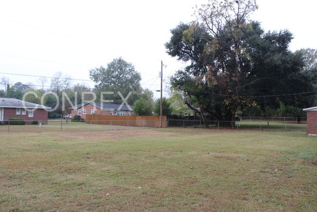 Building Photo - 1506 Westchester Dr