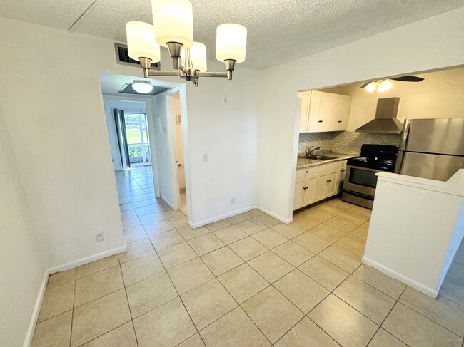 Building Photo - 138 Fanshaw Way