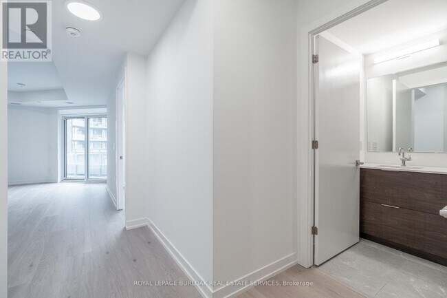 Photo du bâtiment - 2501 Saw Whet Blvd.