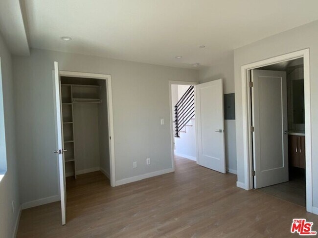 Foto del edificio - 4937 1/2 20th St