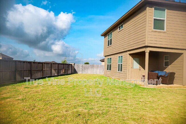 Building Photo - 913 Rolling River