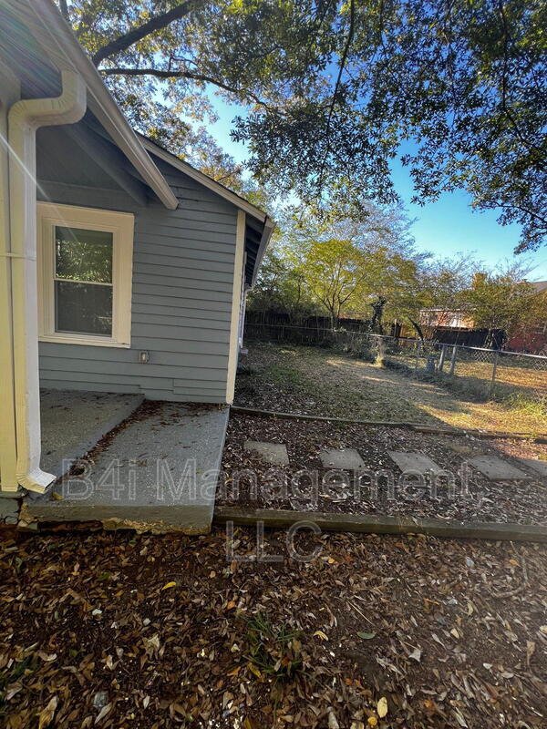 Foto del edificio - 1334 W Poplar St