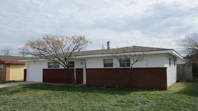 Building Photo - 3540 Brentwood Dr