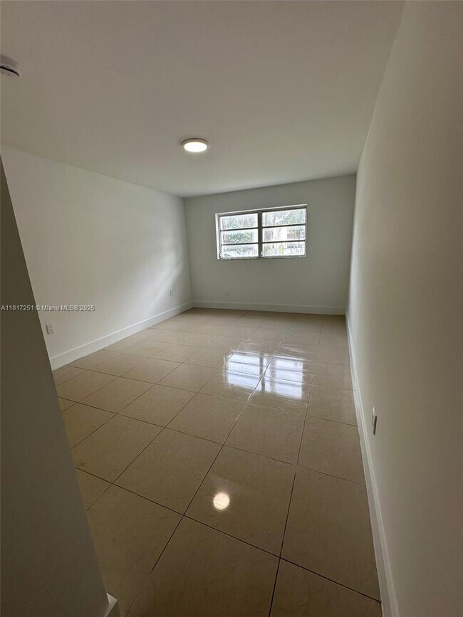 Building Photo - 1 bedroom in North Miami FL 33162