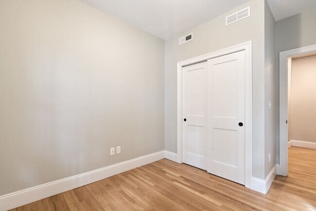 Foto del edificio - 620 E 5th St