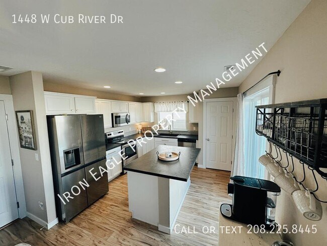 Building Photo - 1448 W Cub River Dr