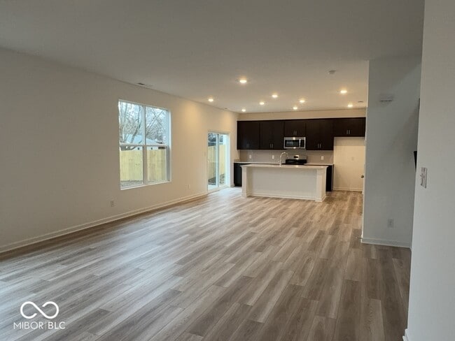 Building Photo - 3479 Seminole Dr