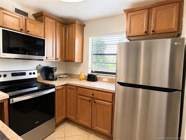 Foto del edificio - 615 NW Oleander St