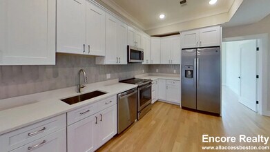 Building Photo - 104-106 Warren St. Unit 13