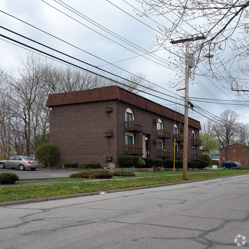 Primary Photo - 320 Falls Ave