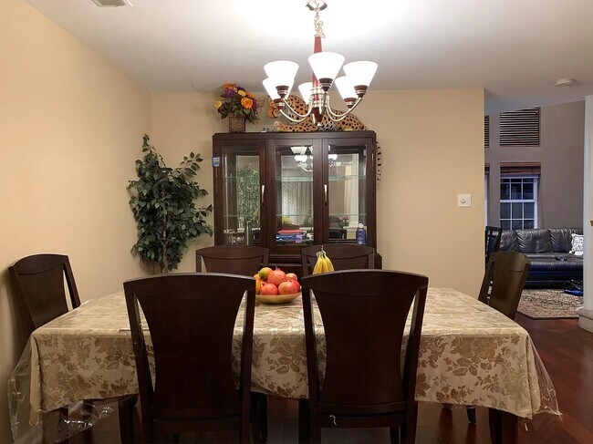 Foto del edificio - 304 Harvest Ln