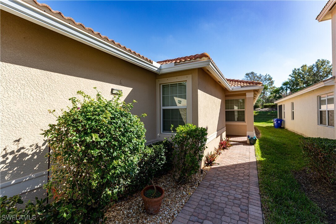 Primary Photo - 10547 Carolina Willow Dr