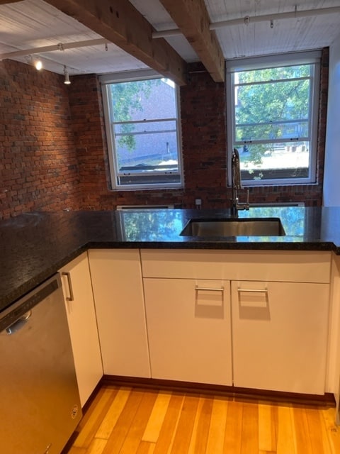 Building Photo - 33 Water Street