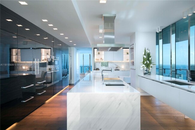 Foto del edificio - 19575 Collins Ave