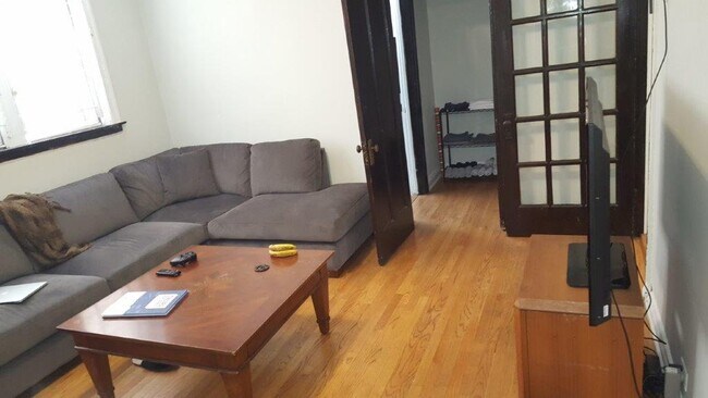 Foto del edificio - 2520 N Sawyer Ave