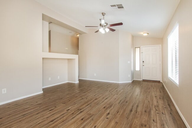 Foto del edificio - 14841 W Redfield Rd