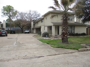 Building Photo - 10834 Sugar Hill Dr Building Photo - 10834 Sugar Hill Dr