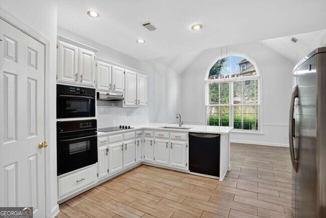 Building Photo - 10825 Pinewalk Forest Cir