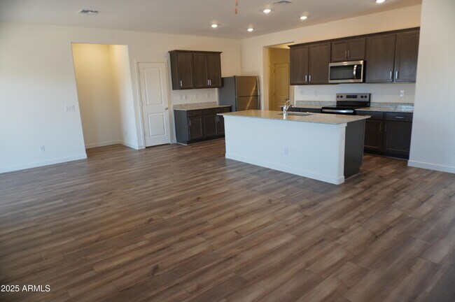 Foto del edificio - 627 N Crowned Dove Trail