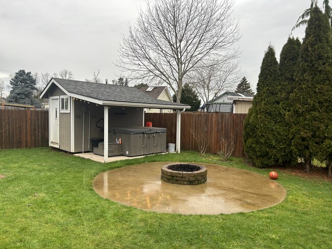 Hot tub included - 5227 140th Pl NE