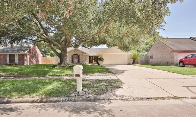 Building Photo - 13303 Hampton Falls Dr