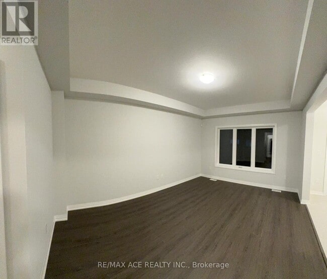 Building Photo - 132 Alicia Cres