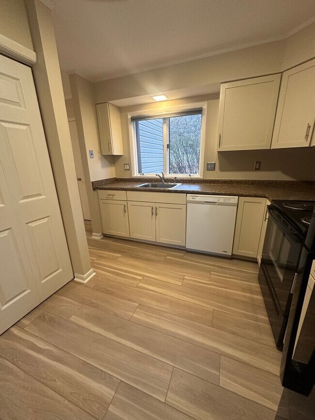 Foto del edificio - Comfortable Townhouse Near Virginia Tech