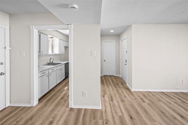 Photo - 10574 High Hollows Dr Apartment