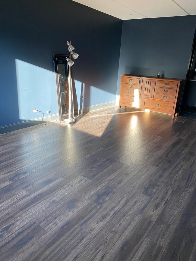 Building Photo - 917 Vose Dr