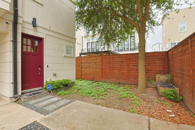 Building Photo - 2212 Stuart St
