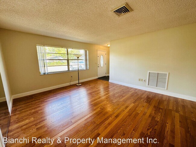 Building Photo - 3 br, 2 bath House - 1869 Solon Ave