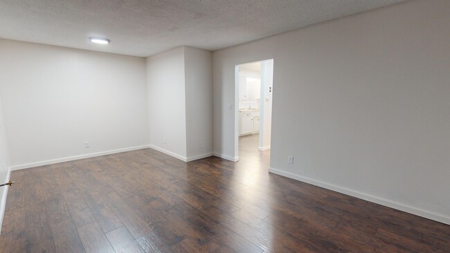 Building Photo - 1553 Riverside Dr