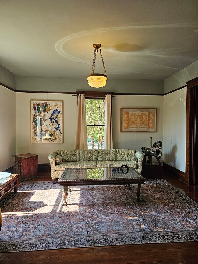 Photo - 307 NE Graham St House