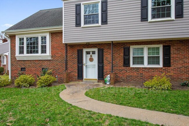 Building Photo - 4001 Halrose Ct