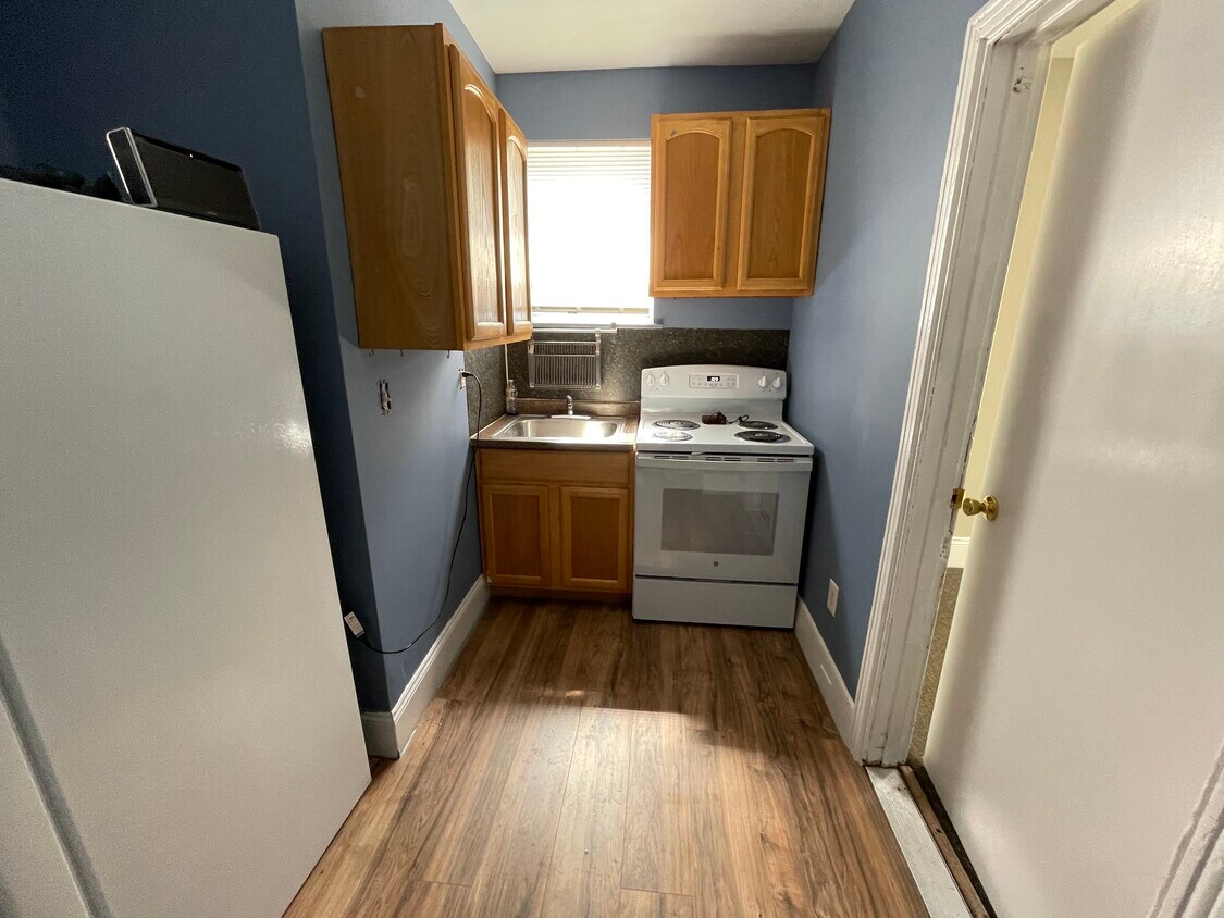Kitchen - 4423 Brown St