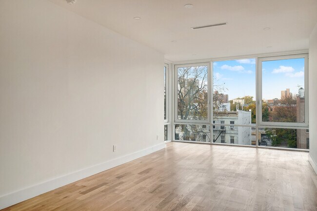 Building Photo - 2155 Caton Ave