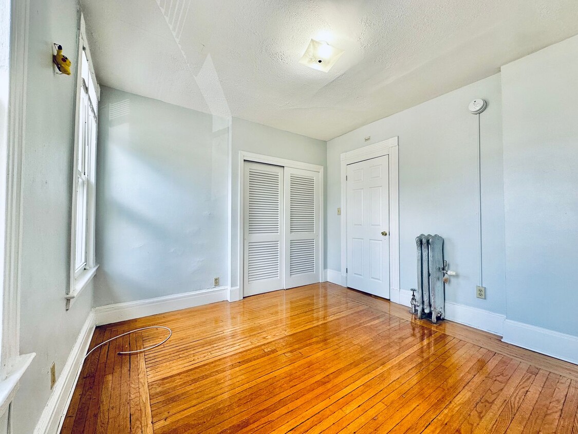 Primary Photo - 19-21 Lynwood Place
