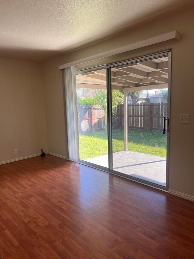 Building Photo - Available right away - 4 bedroom 2 bath