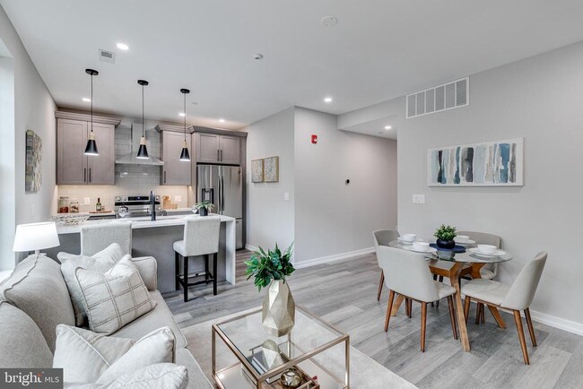 Building Photo - 752 S 16th St