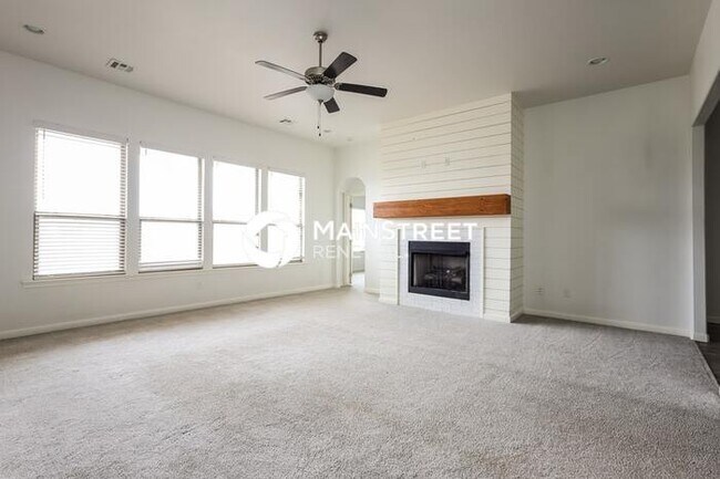 Foto del edificio - 3 Bedroom Pet-Friendly Home in Yukon, OK with Main Street Renewal