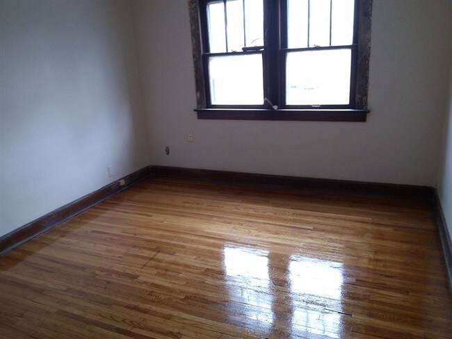 Building Photo - 3 br, 1 bath House - Denune 1912 Denune Ave