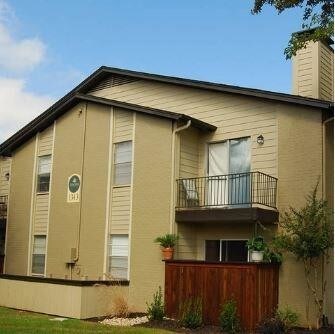 Building Photo - 1325 Tennis Dr
