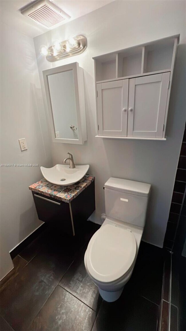 1560 Pennsylvania Ave Unit 221 - 1560 Pennsylvania Ave Unit 221 Miami Beach Fl Building Photo 